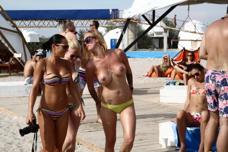 Фестиваль казантип девушки топлесс