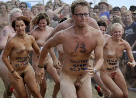 Фестиваль голых мужчин и женщин