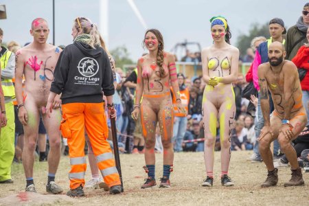 Голые девки на roskilde naked run festival