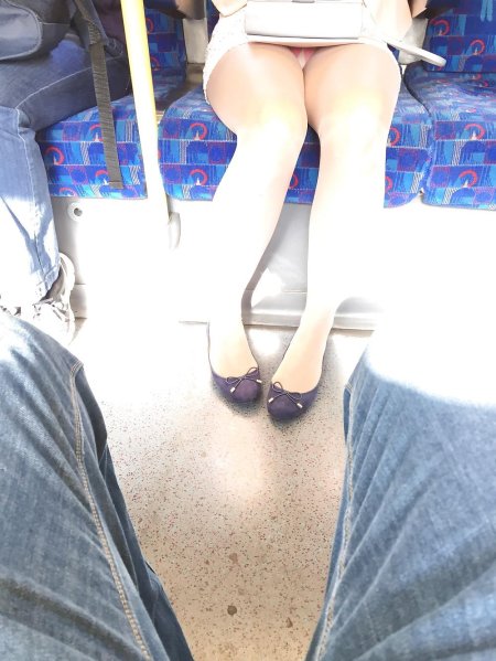 Трусы под юбкой в транспорте