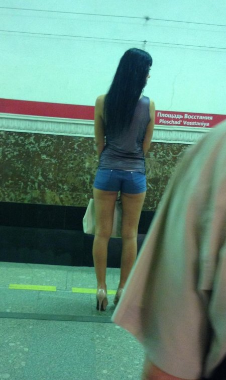 Фотоохота на девушек в метро