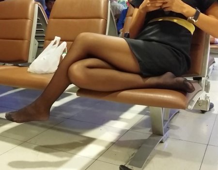 Девушки в чулках транспорте