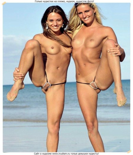 Девушка в микро бикини