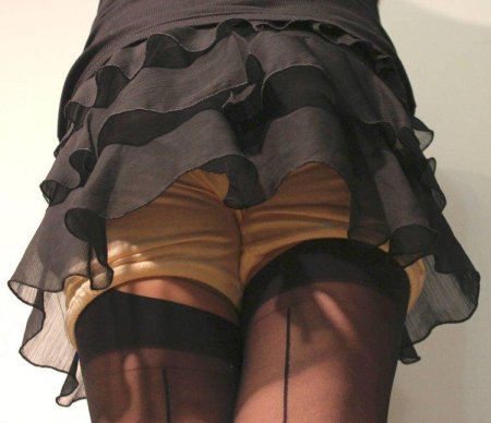 Панталоны под юбкой