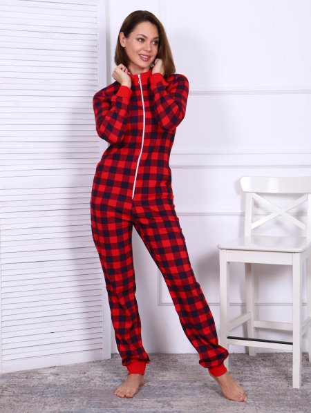 Красная пижама комбинезон