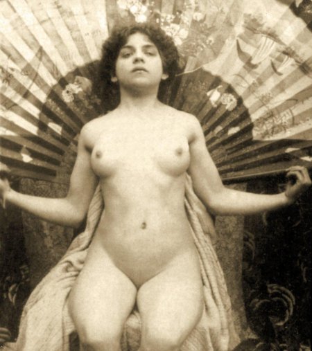 Голые женщины в прошлом