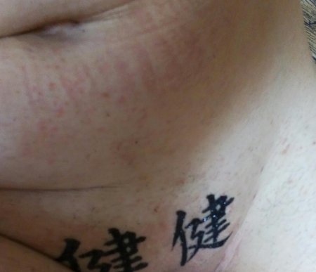 Тату на шее мужские с боку иероглифы