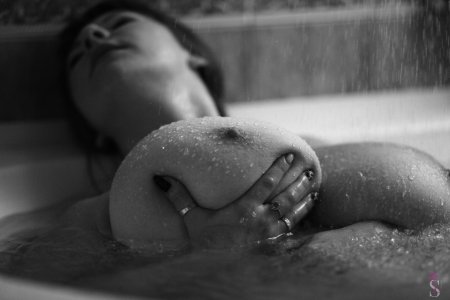 В душе эротика