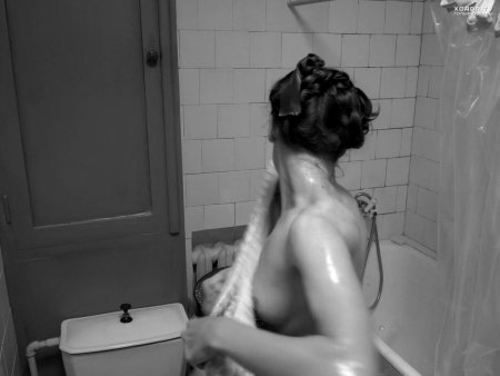 Юлия бурова в ванной сиськи