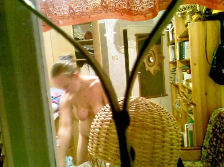 Подглядывание за голыми