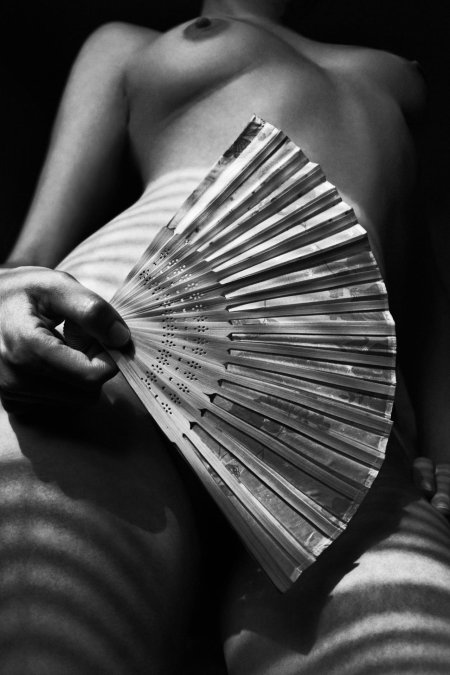 Девушка с веером