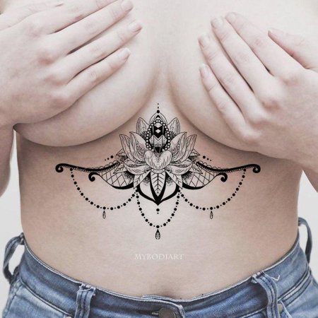 Тату под грудь