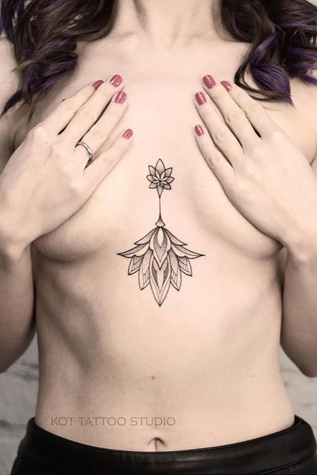 Тату под грудь