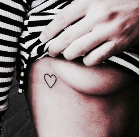 Тату сердце маленькое