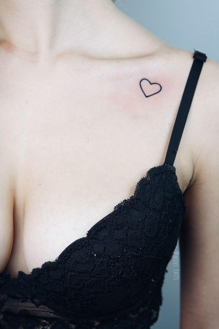 Тату сердечко на ключице