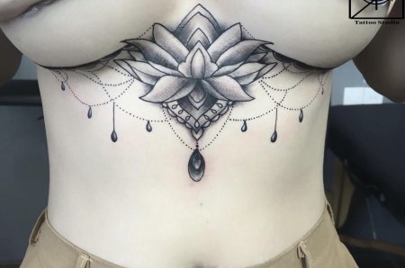 Тату под грудью женские