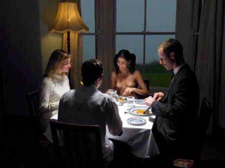 Фотосессия ню за столом