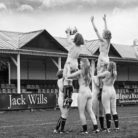 Голые британские регбистки