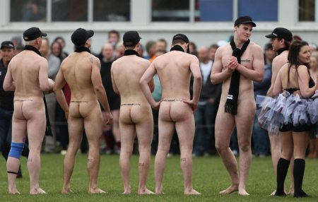 Голые футболисты