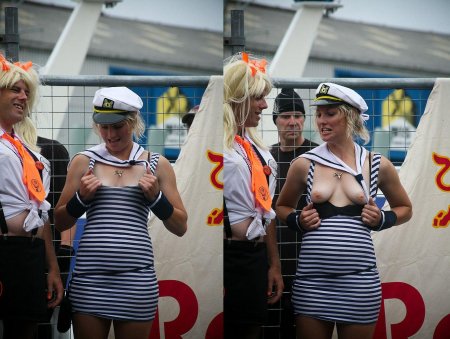 Девушки в морской форме