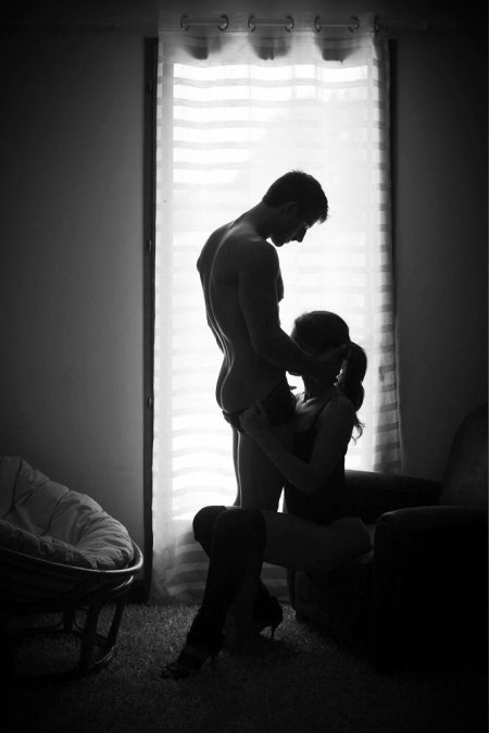 Эротическая фотосессия пары