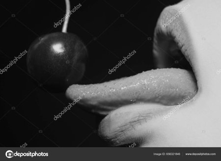 Губы сексуальные