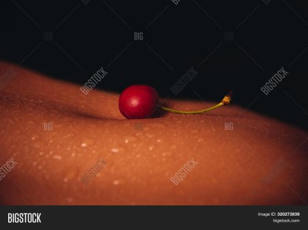 Девушка вишня