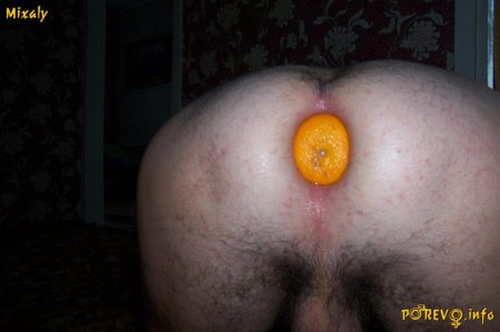 Морковка в мужском анусе