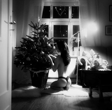 Новогодние эротические черно белые