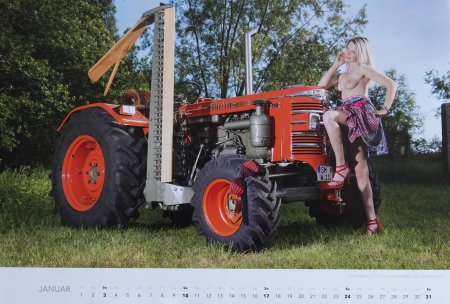 Девушка трактористка ню