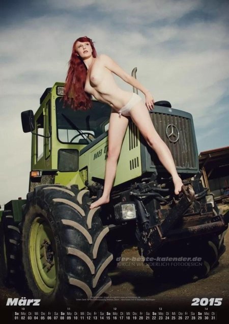 Девушки и сельхозтехника ню