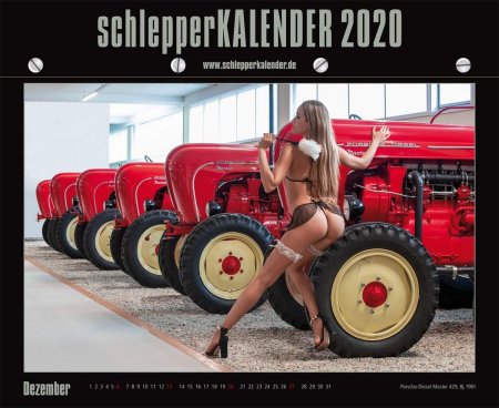 Девушка на тракторе