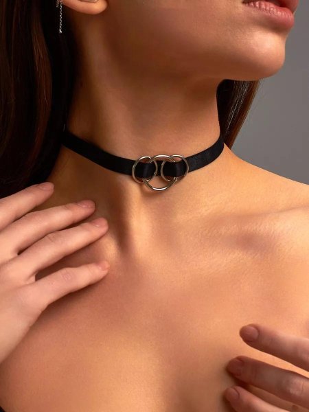 Черный чокер с кольцом