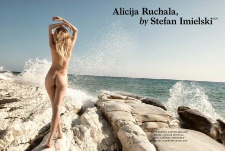 Блондинка на пляже