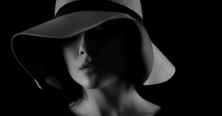 Девушка в шляпе