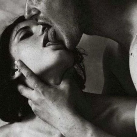 Страстная поцелуй