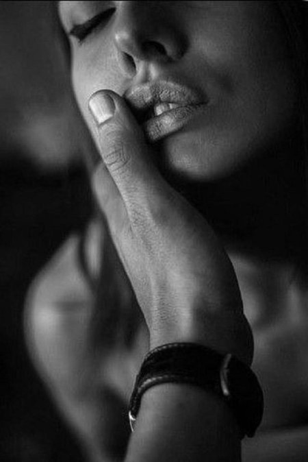 Палец в рот