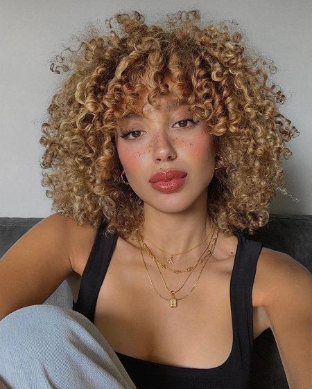 Кудрявые волосы прическа