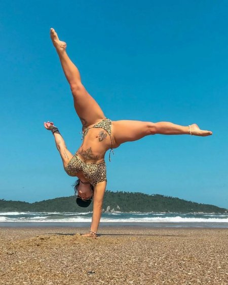 Голые с хорошей растяжкой