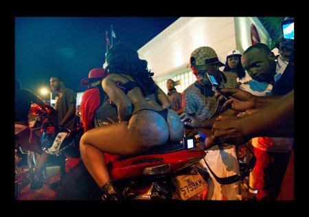 Стриптиз негров на вечеринке