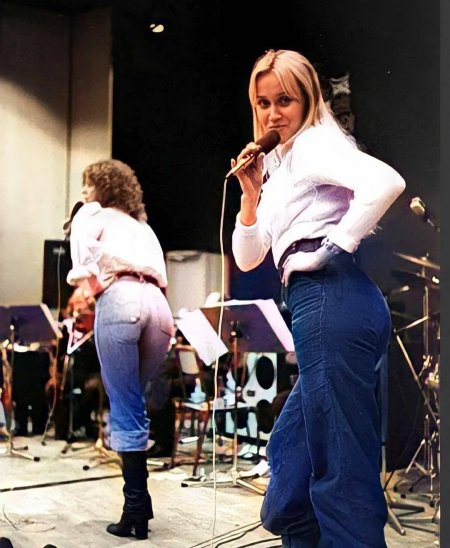 Солистка группы абба