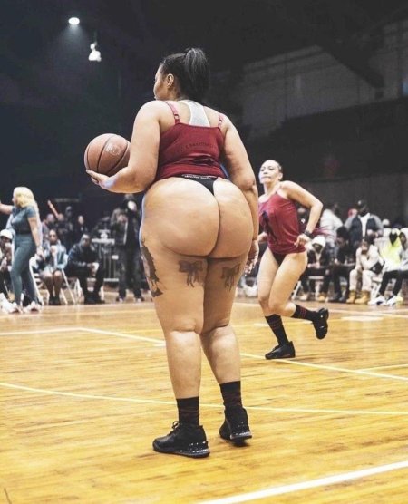 Женский баскетбол голышом