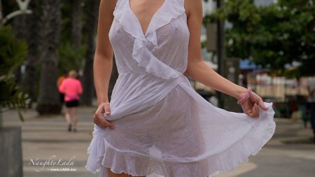 Прозрачная платье