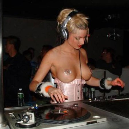 Диджей бензина голая