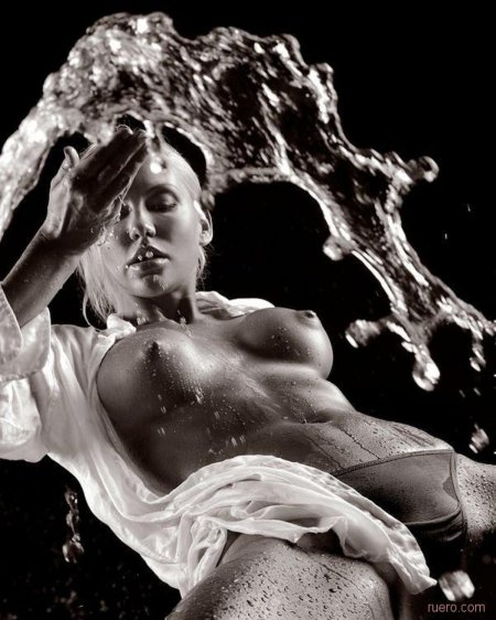 Мокрая эротика