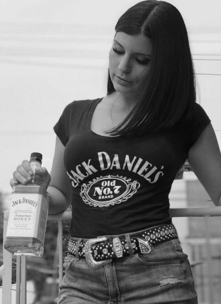 Джек дэниэлс виски девушка