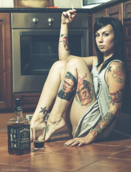 Девушка с тату