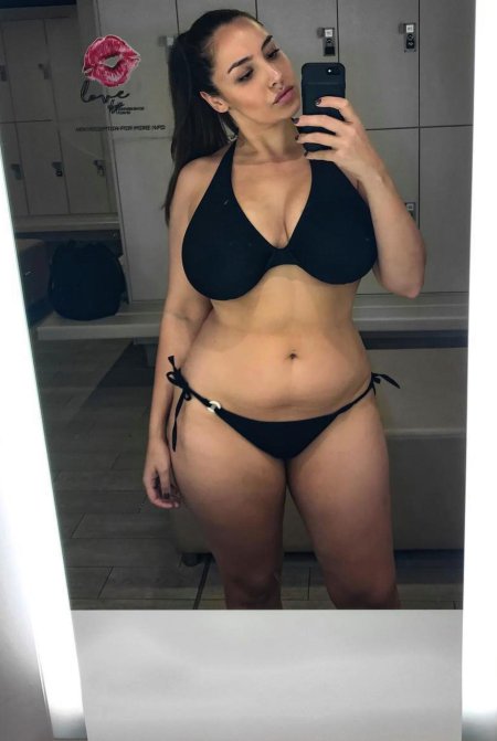 Модель плюс сайз джада сезер