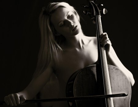 Девушка с виолончелью