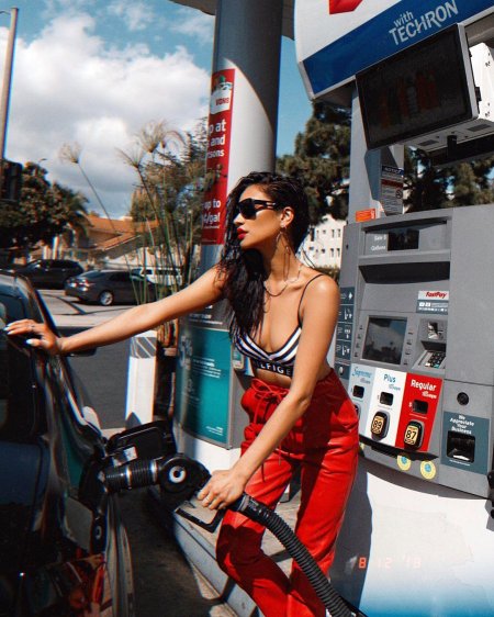 Фотосессия на автозаправке